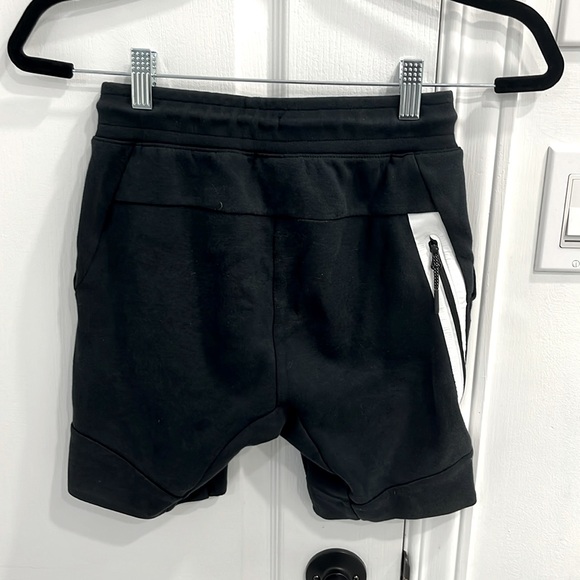 Nike - Nike Tech Boys shorts - Black size small S - Picture 2 of 3